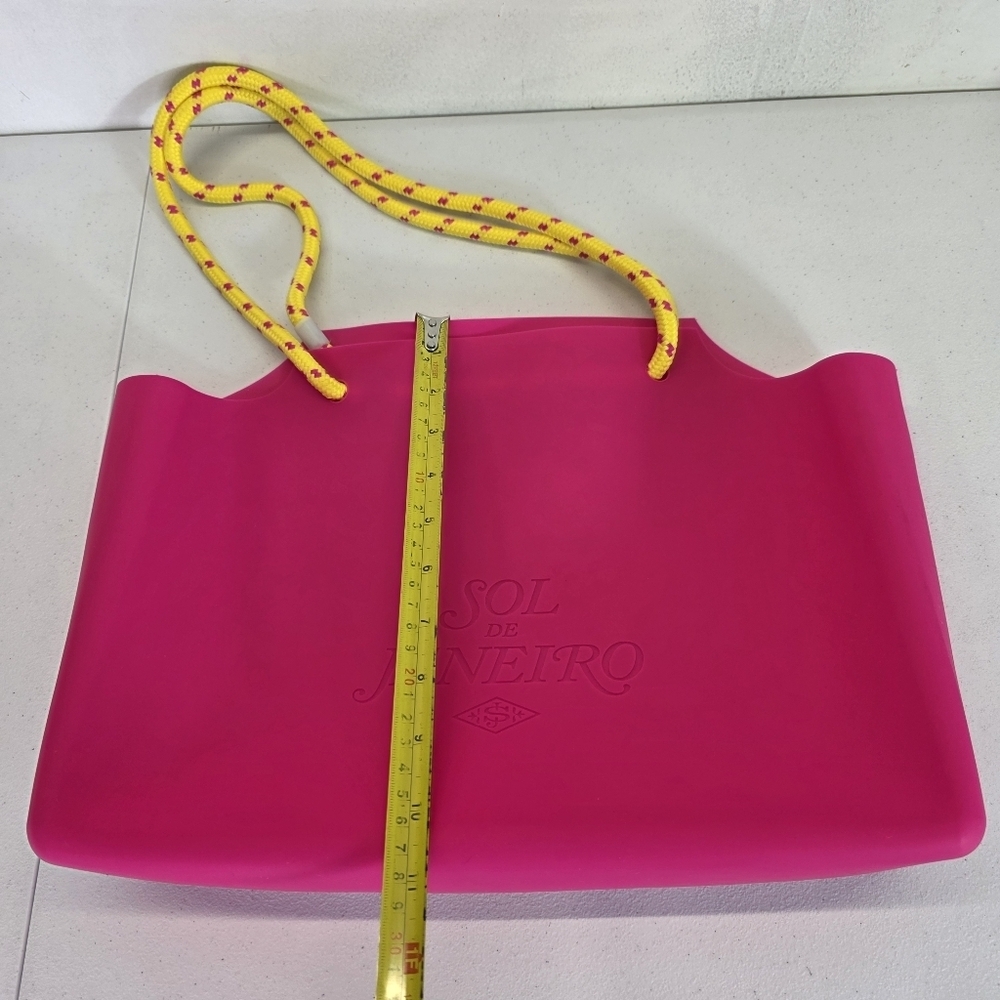 Sol de Janeiro Exclusive Pink Beach Silicon tote bag - Picture 7 of 10